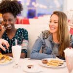 Estableciendo una dieta nutricionalmente equilibrada y adecuada para la regulación de hipertiroidismo