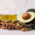 Un breve y claro espectro de alimentos que contienen grasas vegetales: una fuente de nutrición saludable y beneficiosa en nuestra dieta