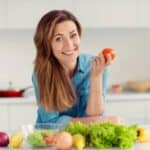 La lista definitiva de 10 alimentos esenciales diseñados especialmente para mujeres mayores de 40 años