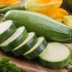 Por qué deberías añadir este colorido vegetal, conocido como calabacín, al menú nutritivo