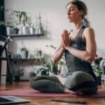 Los siete beneficios fundamentales de practicar yoga y meditación, según el consenso médico