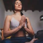 Desarrollando comprensión integral acerca de los chakras, sus colores representativos y sus relaciones internas a nuestro cuerpo