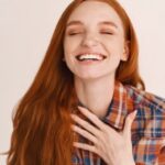 18 formas para romper la influencia tóxica de la cabeza.El párrafo explora las 18 formas en que las personas tóxicas pueden influir en nuestra vida y cómo liberarnos de su influencia