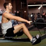 Ejercicio recomendado: Ejercicios de brazos con máquinas que no afectan la espalda