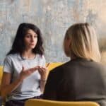 Vías de escape efectivas para desvincularse de las relaciones dependientes y malhechas