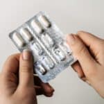 ¿Interaccionan el ibuprofeno y el alcohol? Mitos y realidades