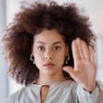 Herramientas lingüísticas clave para delinear y establecer límites personales o sociales