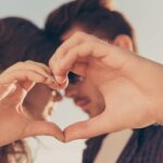 35 frases de amor: Profundidad y tiempo en la poesía de Pablo Neruda