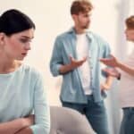Negociando el equilibrio entre el amor familiar y romántico cuando los valores familiares de una pareja se priorizan