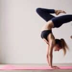 El Yoga Somático: Un Enfoque Integral para Mejorar la Consciencia Corporal, Fortalecer los Músculos y Fomentar un Estilo de Vida Saludable